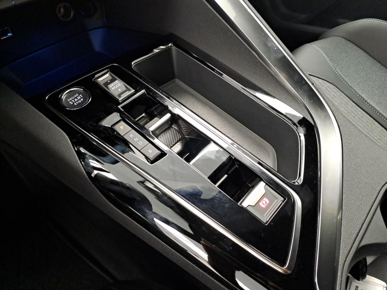PEUGEOT 3008 225 E-EAT8 ALLURE PACK
