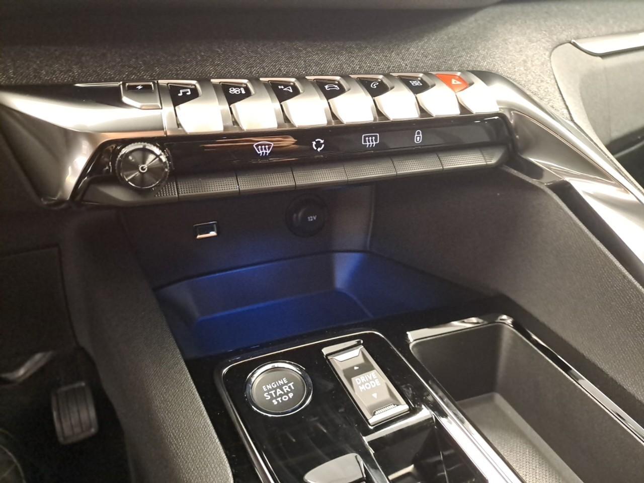 PEUGEOT 3008 225 E-EAT8 ALLURE PACK