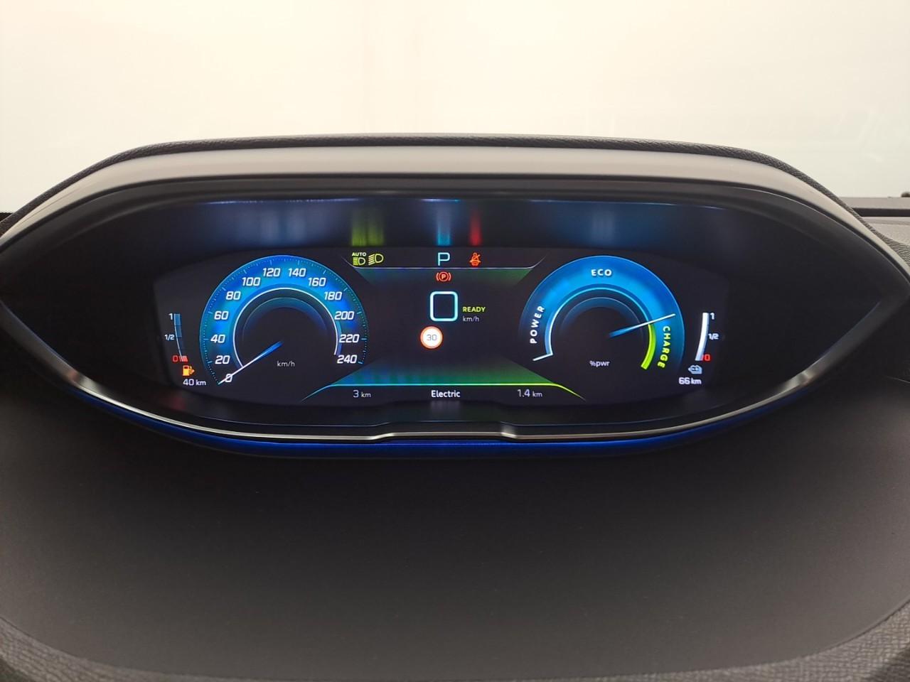 PEUGEOT 3008 225 E-EAT8 ALLURE PACK