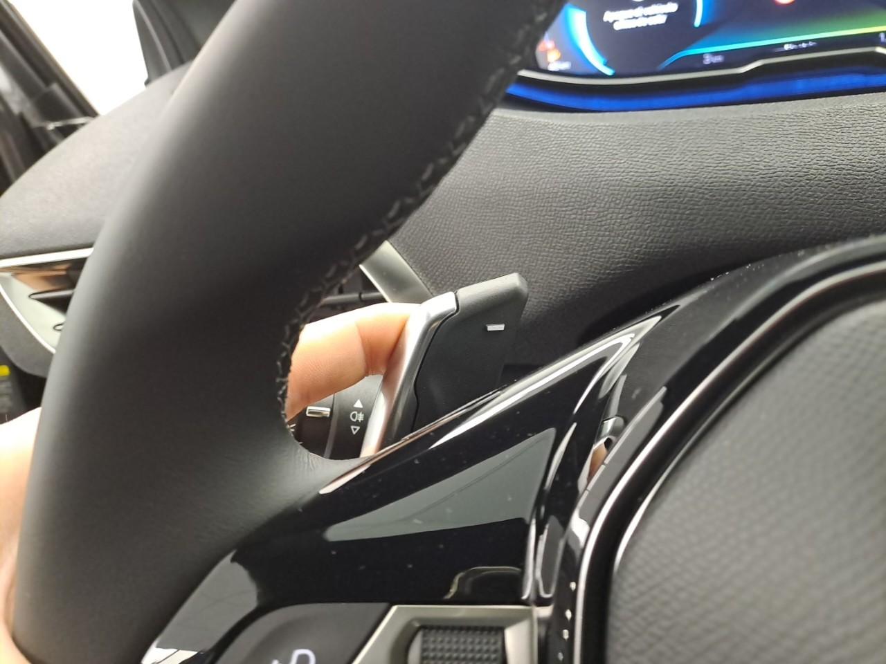PEUGEOT 3008 225 E-EAT8 ALLURE PACK